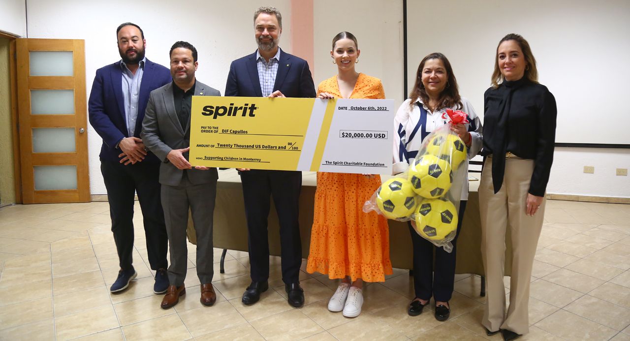 Recibe Centro DIF Capullos donativo de 20 mil dólares de Spirit Airlines