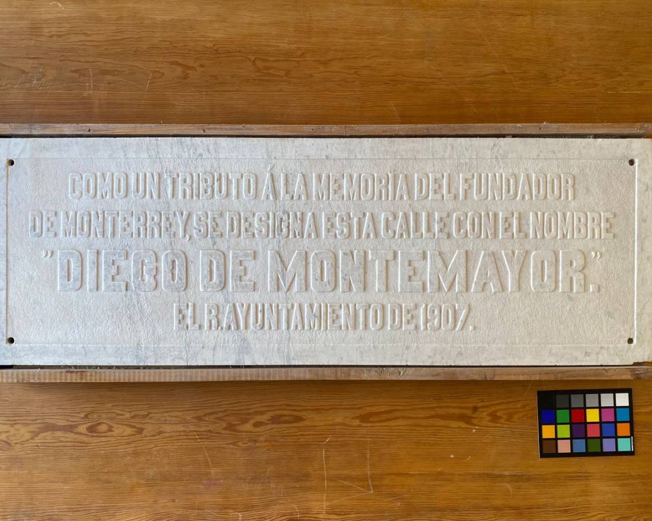 Develaran Placa Original del Nombramiento de la Calle Diego de Montemayor