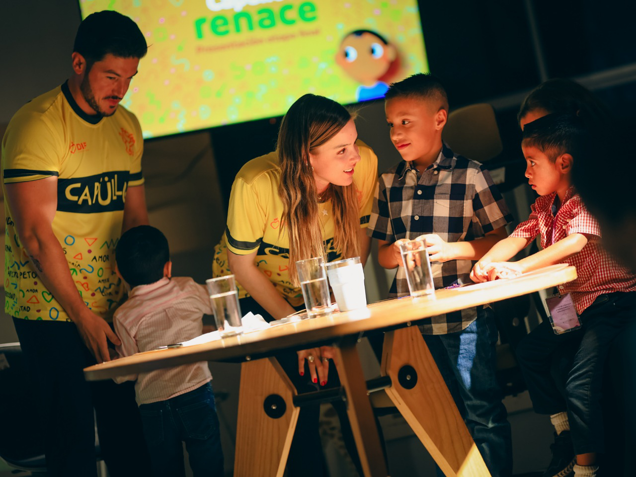 Presenta Mariana Rodríguez etapa final de Capullos Renace