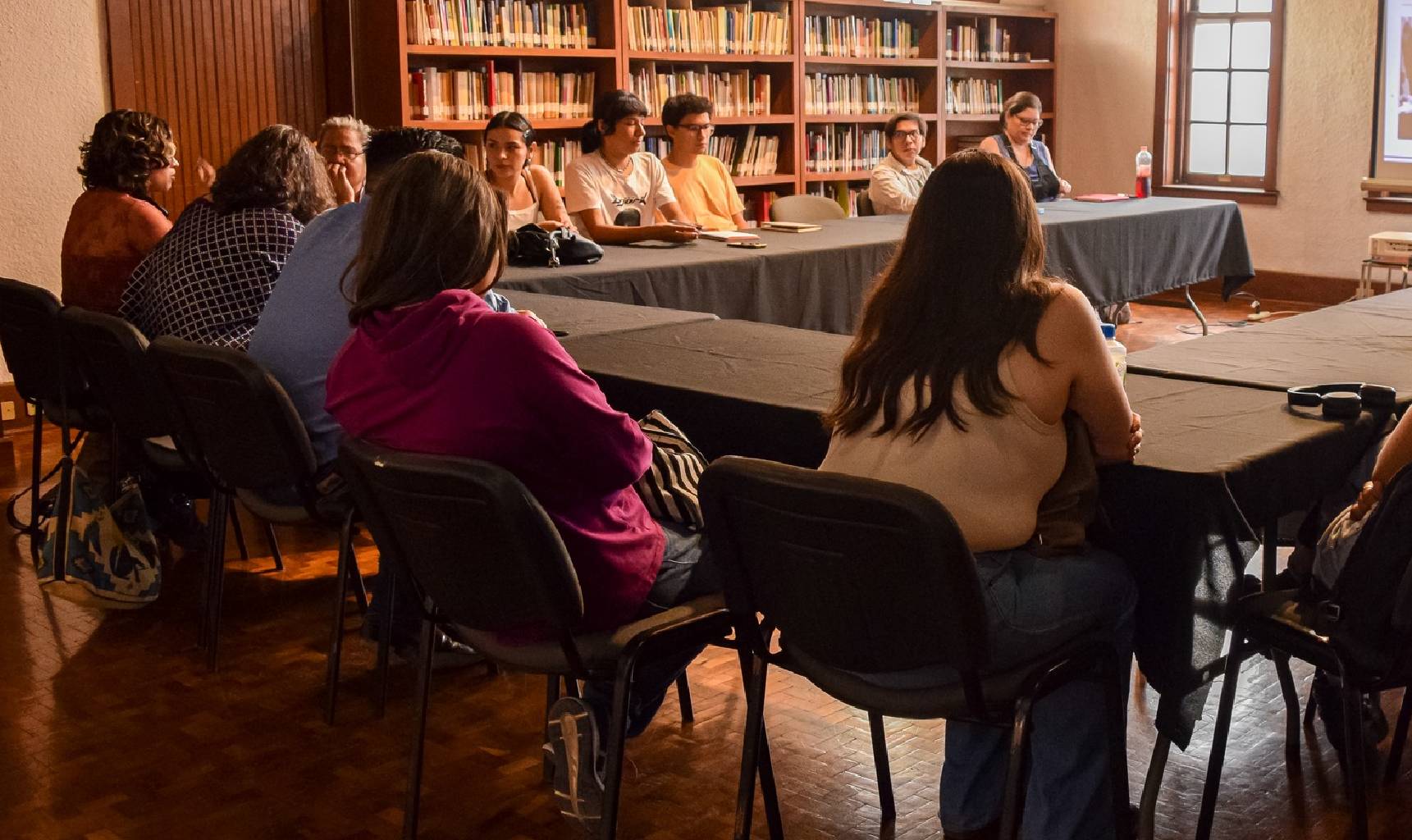 Universo en diálogo | Club de lectura