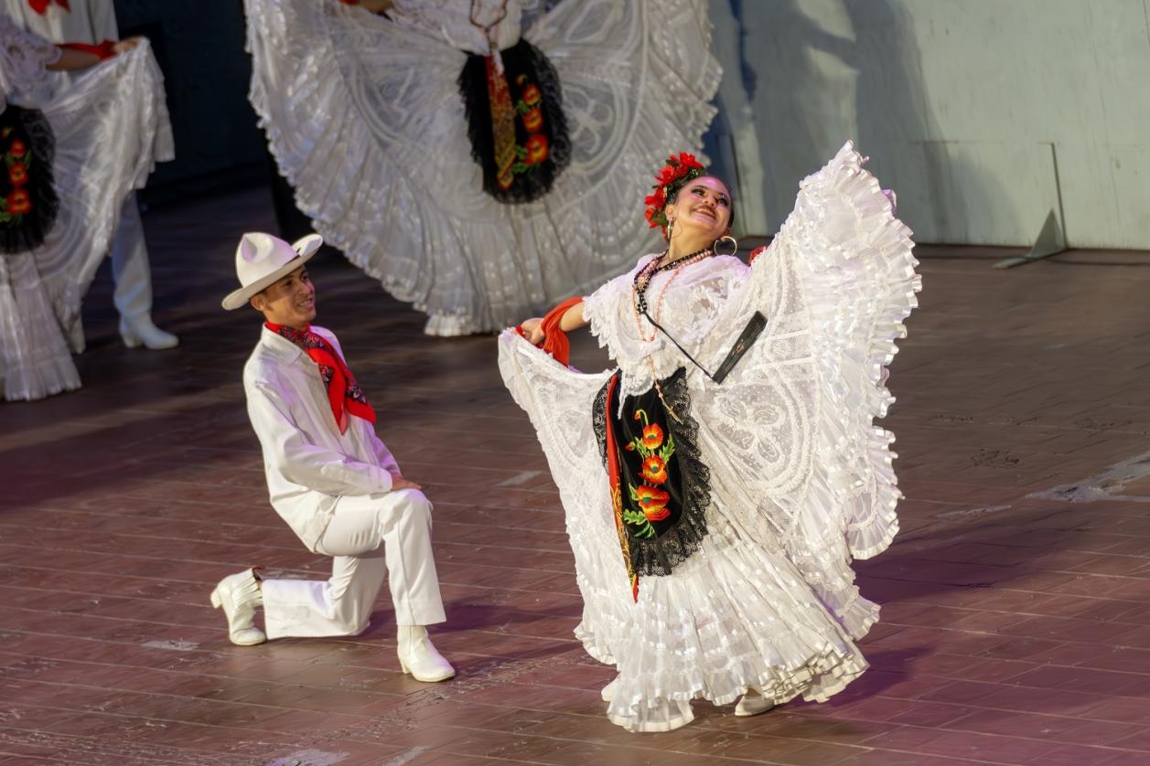 Viven neoleoneses fin de semana lleno de folclor con El Mitote número 32