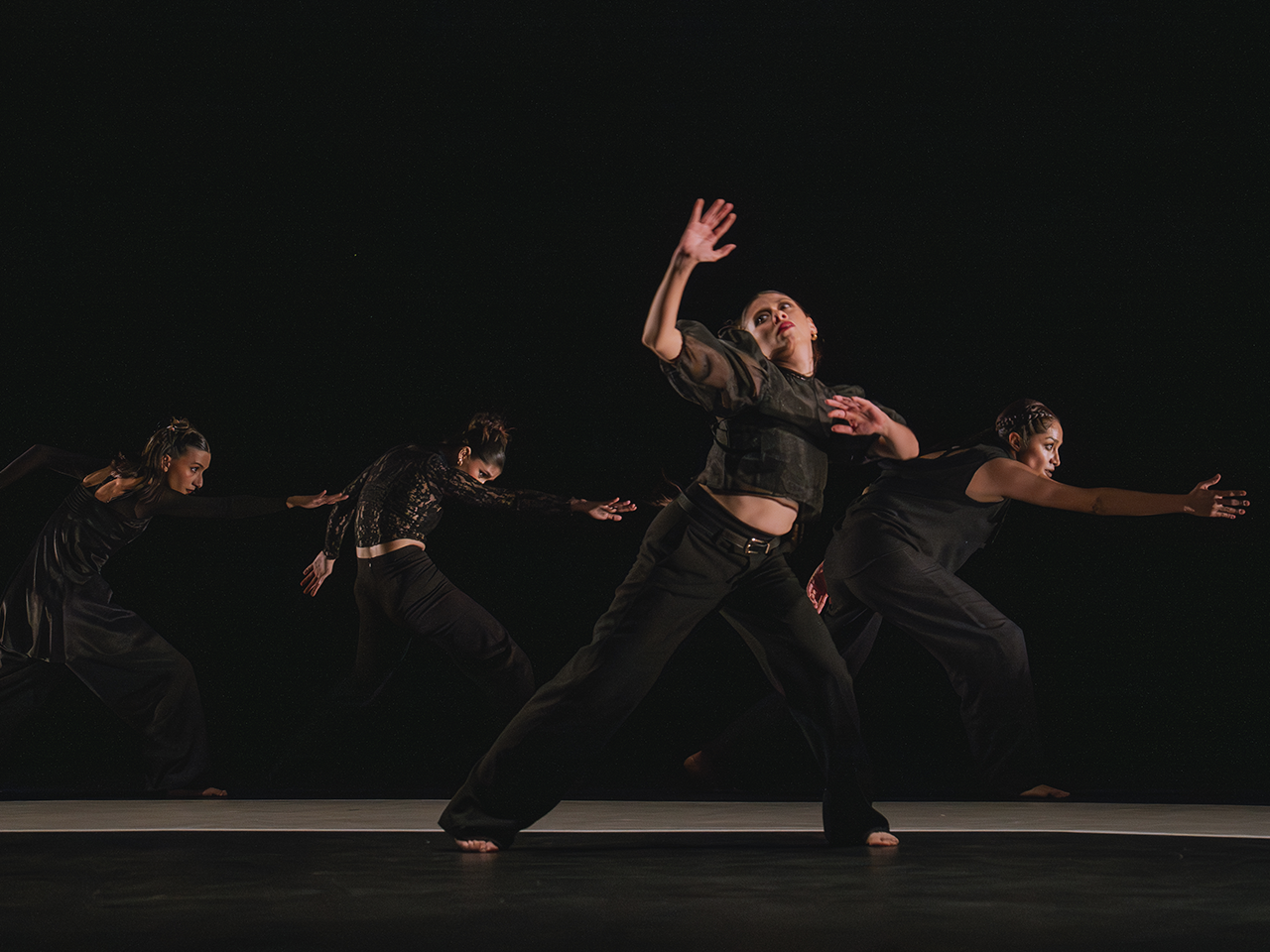 Fluye en escena la danza minimalista de LaMentha Productora con “SAAF. EL SÍNDROME”