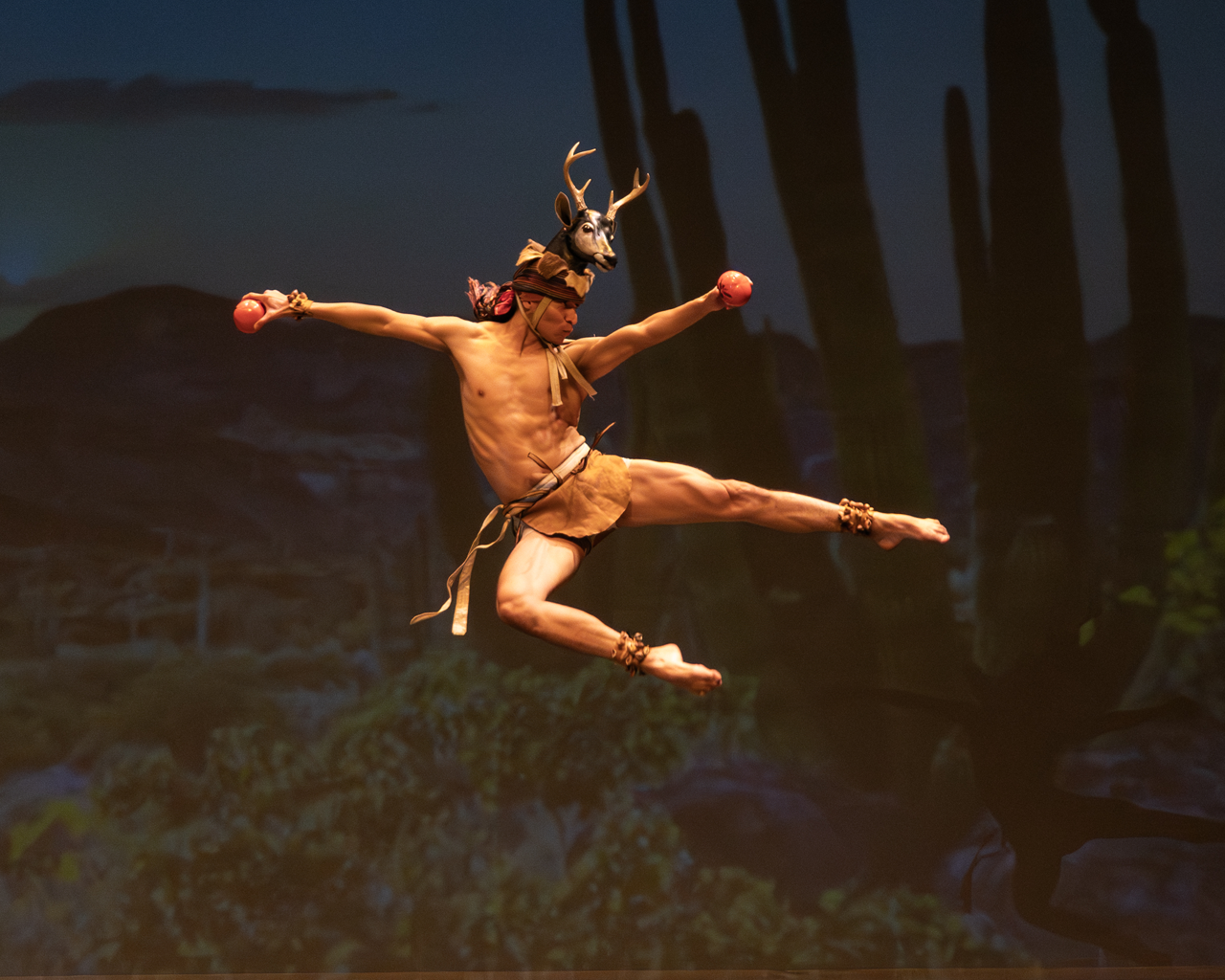 Guían al público hacia el misticismo mexicano con danza y música