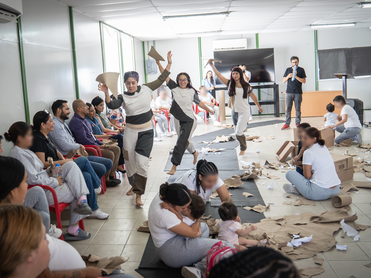 Festival de Teatro NL lleva puesta en escena a Centro de Reinserción Social Femenil