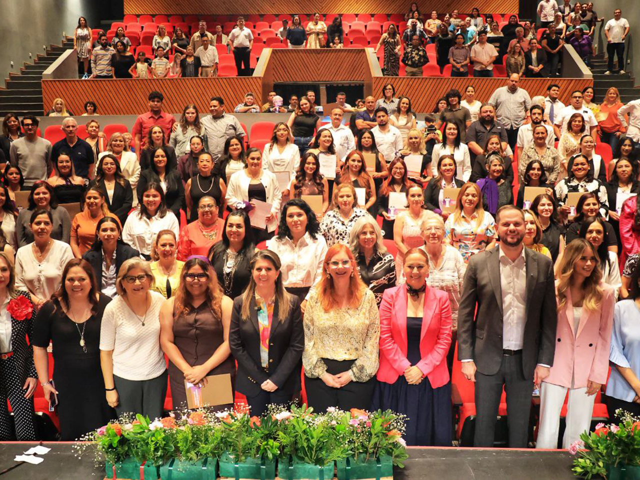 “Mujeres al Frente en la Política” un diplomado que permite la participación femenina en la política