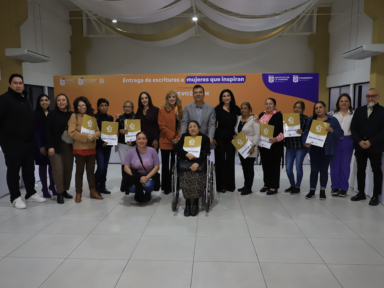 Acerca IVNL certeza y tranquilidad a mujeres en situación de vulnerabilidad