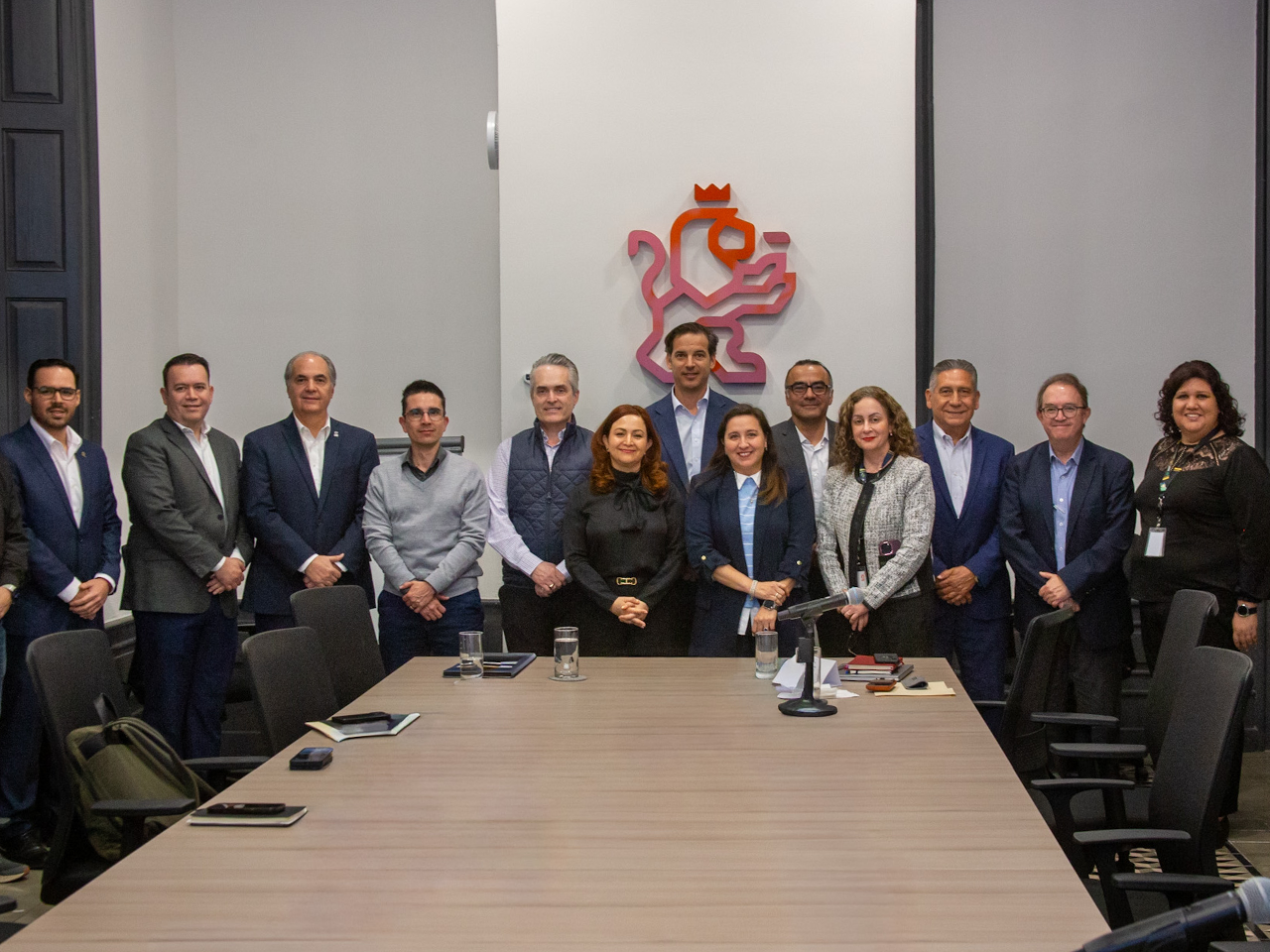 Gobierno de Nuevo León y sector empresarial fortalecen agenda conjunta para nuevos trámites de NLínea 