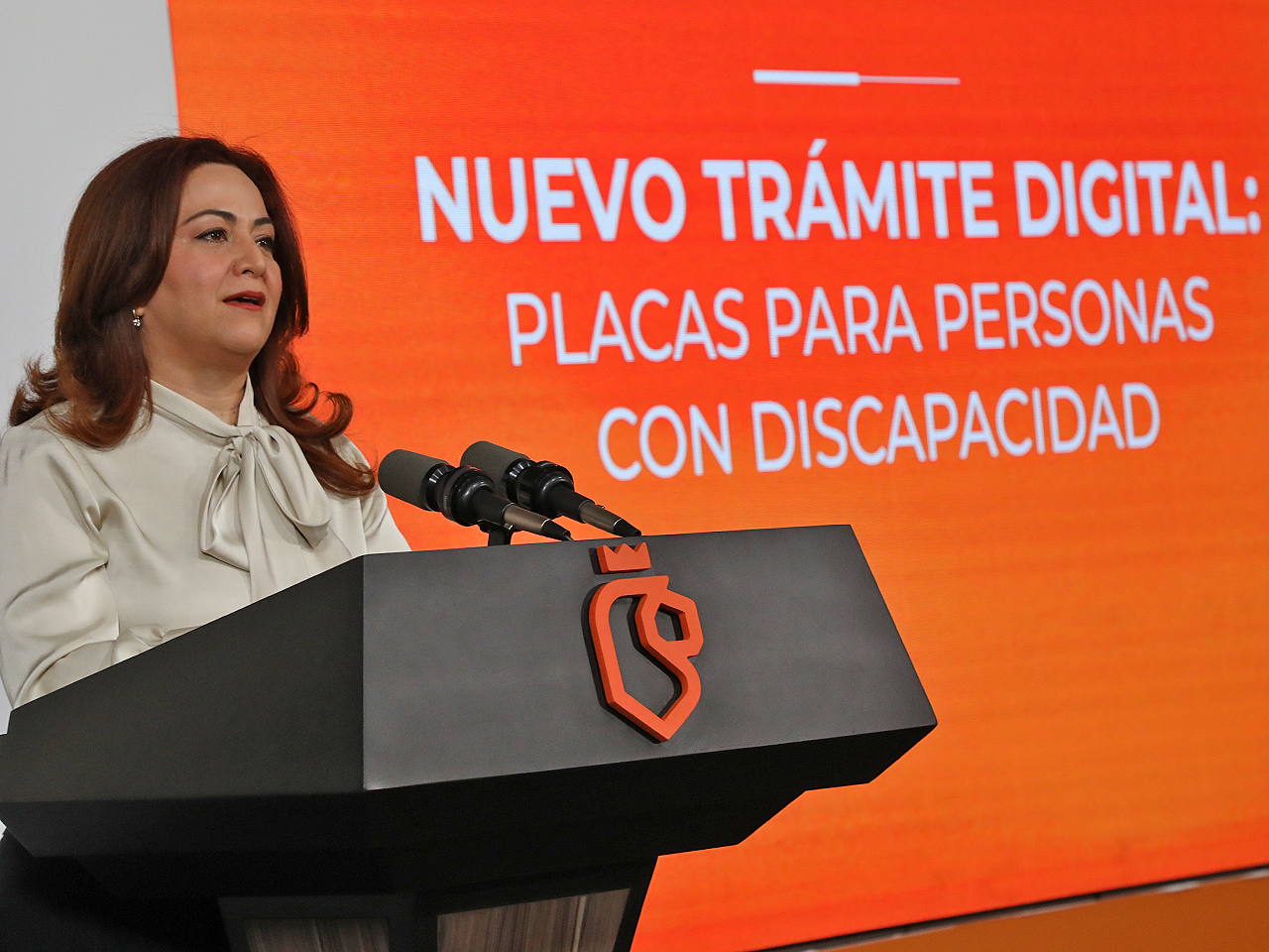 Presenta NL nuevo trámite digital: placas para personas con discapacidad