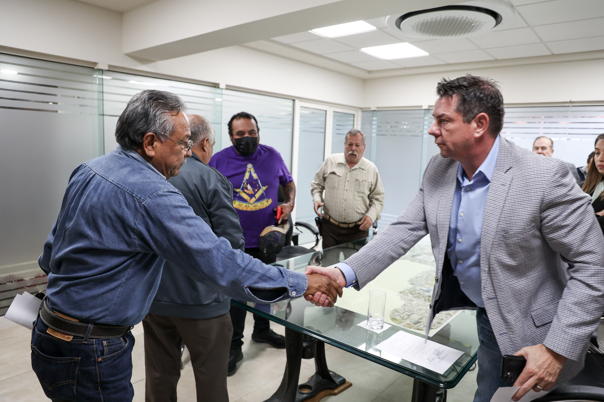 Acuerdan Parque Fundidora y Municipio ceder espacio a comerciantes en Macroplaza