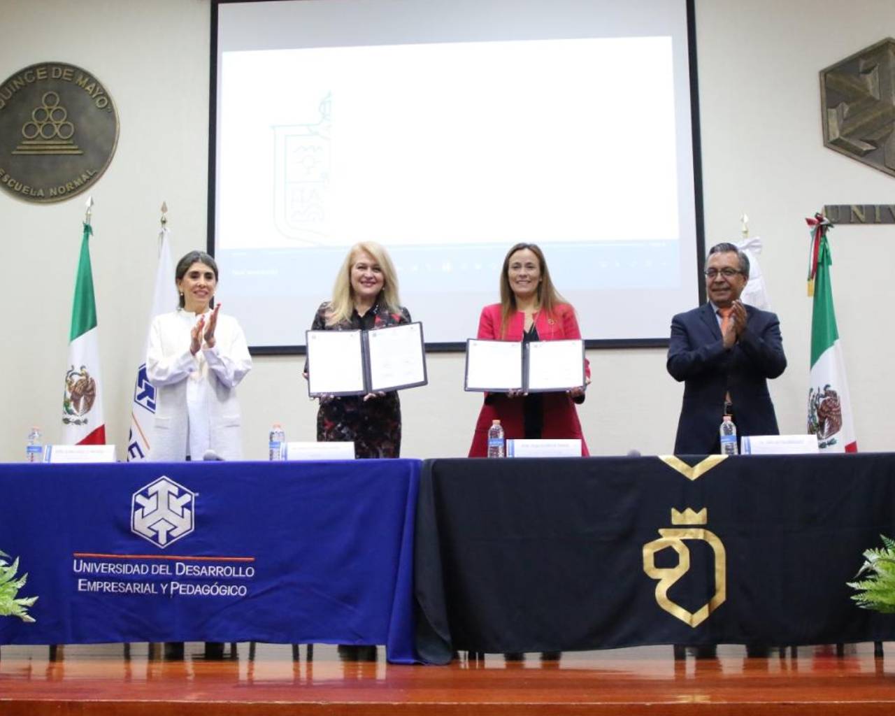 Representación de NL firma Convenio de Colaboración con Institución Educativa