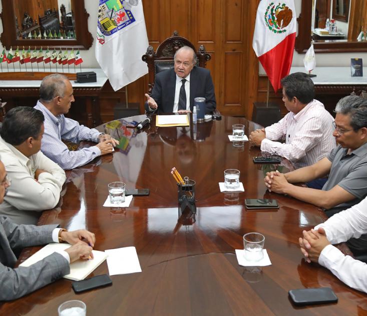 Acuerda Estado mesas de diálogo con transportistas
