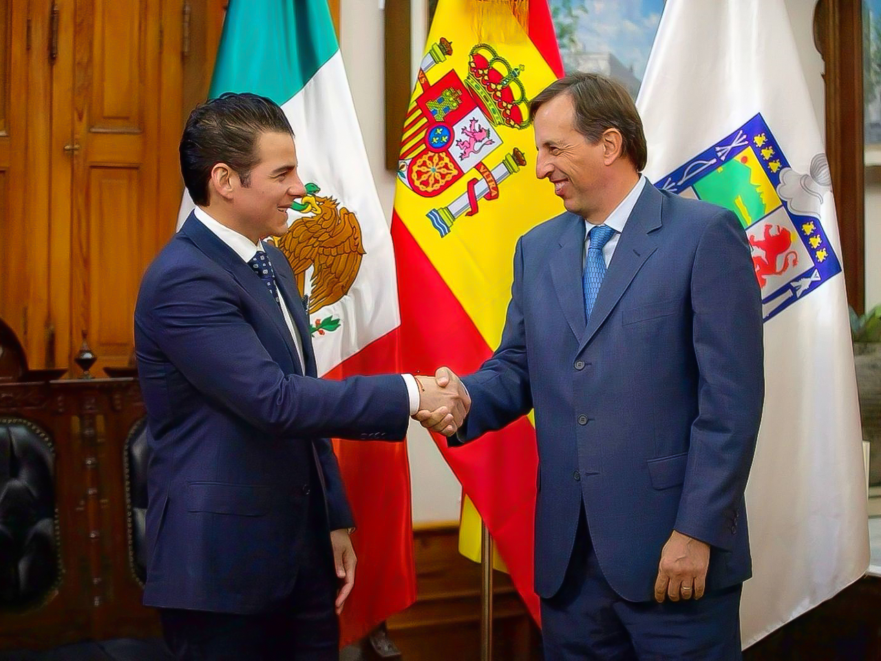 Recibe Miguel Flores al Cónsul General de España