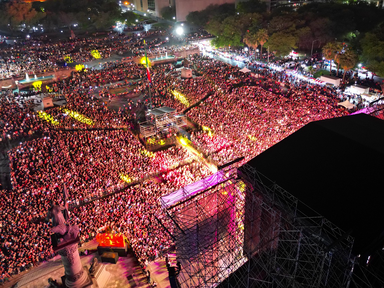 ¡Late fuerte el Macrofest en Nuevo León!; Regios disfrutan de la Banda MS