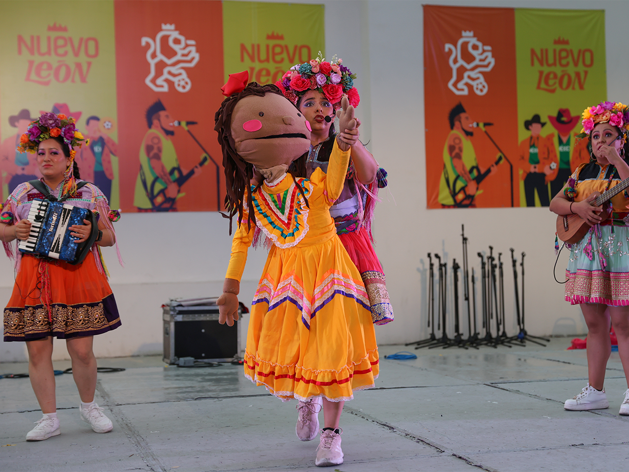Música, danza y alegría conquistan a las familias en el nuevo Parque del Agua