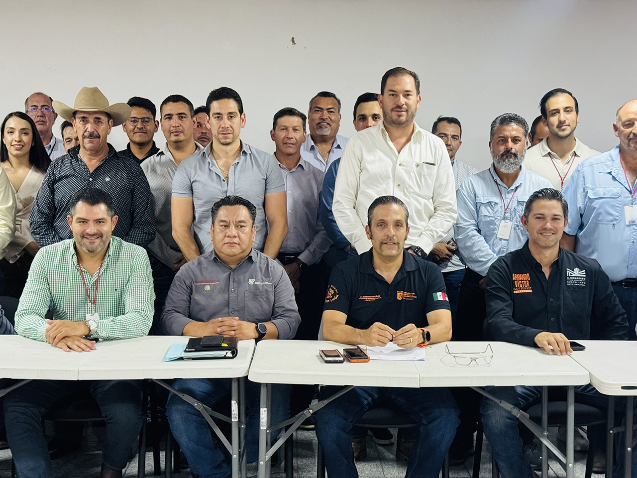 Convocados por el Estado, autoridades y engordadores de ganado cierran filas contra el gusano barrenador