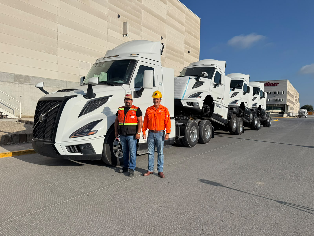 Arranca Volvo exportación de camiones de carga por Aduana Colombia – Laredo