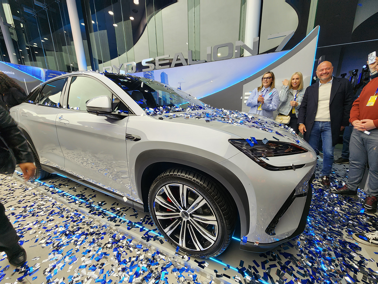 Firman Secretaría de Economía y BYD acuerdo para impulsar la electromovilidad en el estado