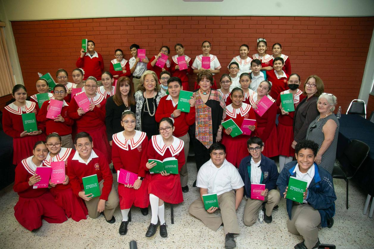 Dialogan sobre rol de la mujer