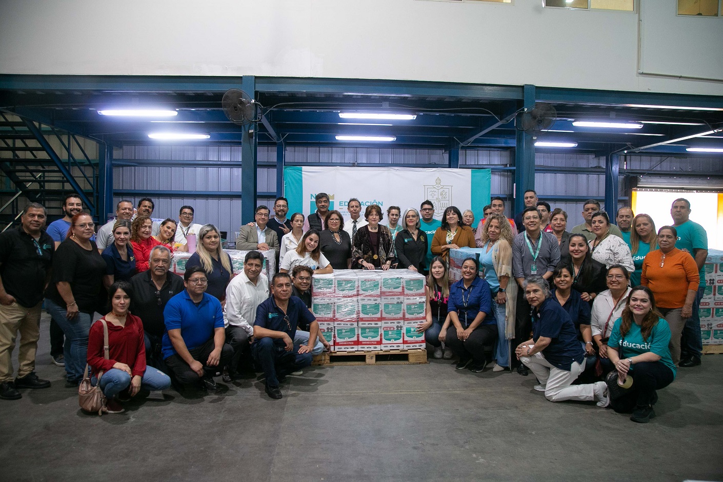 Reúne comunidad educativa despensas para damnificados de Guerrero