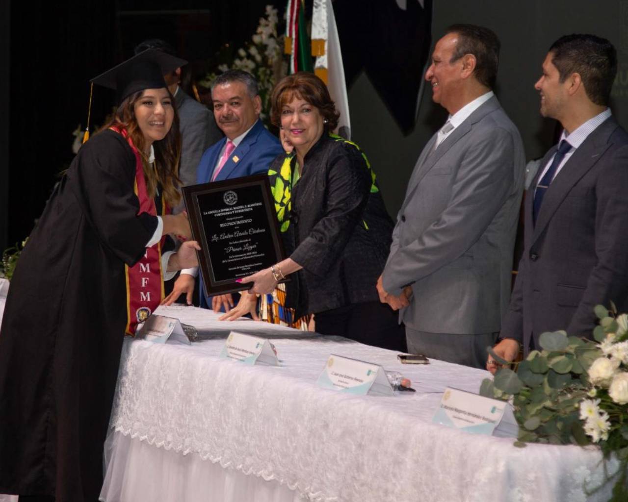 Se gradúan normalistas de la escuela Miguel F. Martínez