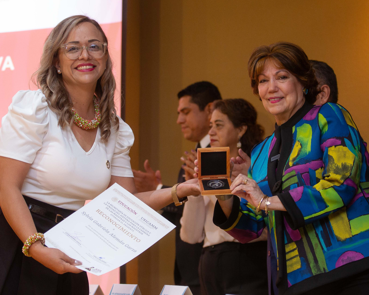 Reconocen a personal docente por implementar innovadoras prácticas educativas en las aulas