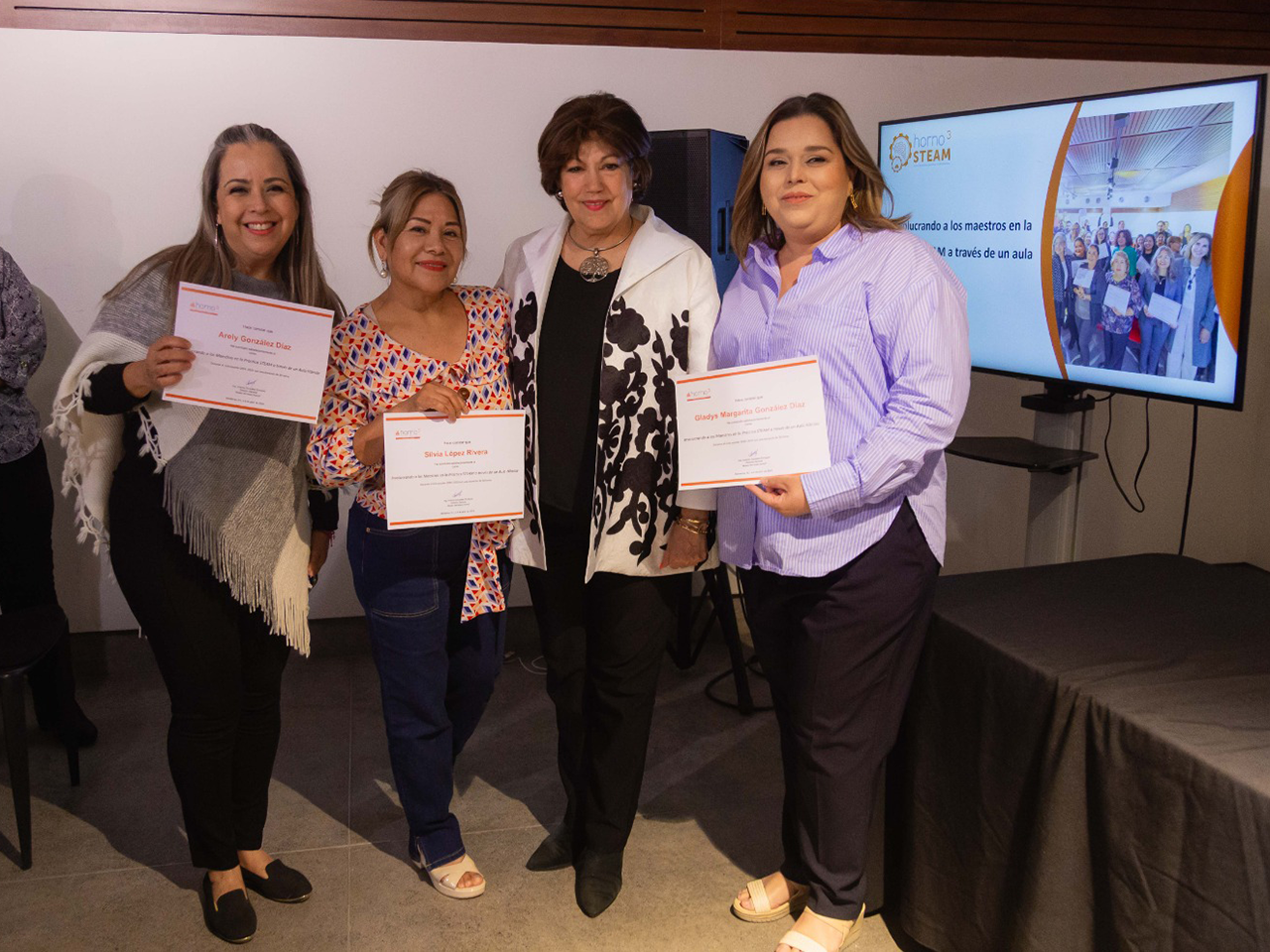 Concluyen docentes con éxito curso STEM mediante aula híbrida