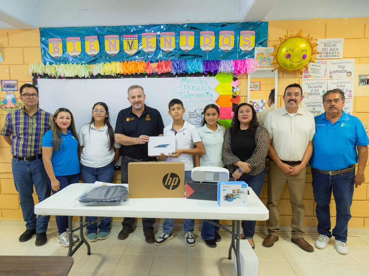 Equipan con internet satelital, equipo de cómputo y audiovisual a escuelas rurales de General Terán
