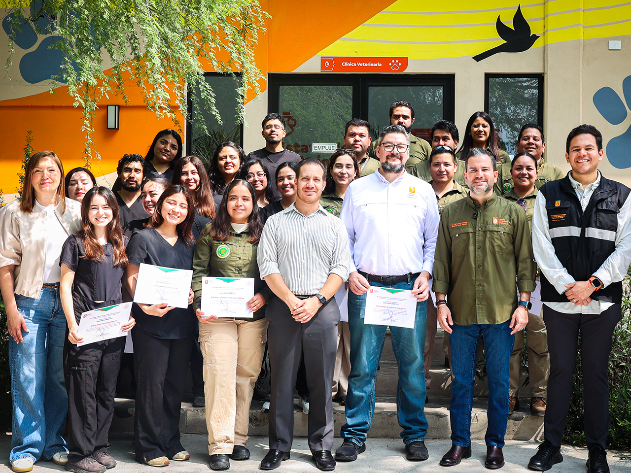 Secretaría de Medio Ambiente reconoce labor de médicos veterinarios en su día 