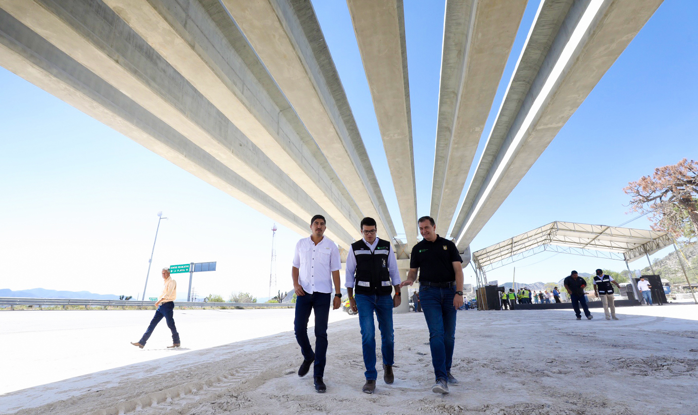 Supervisan avances de Carretera Interserrana