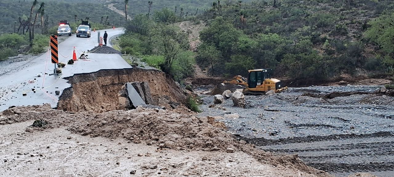 Inicia Estado liberación de caminos y accesos a las Comunidades del Sur con envío de maquinaria pesada