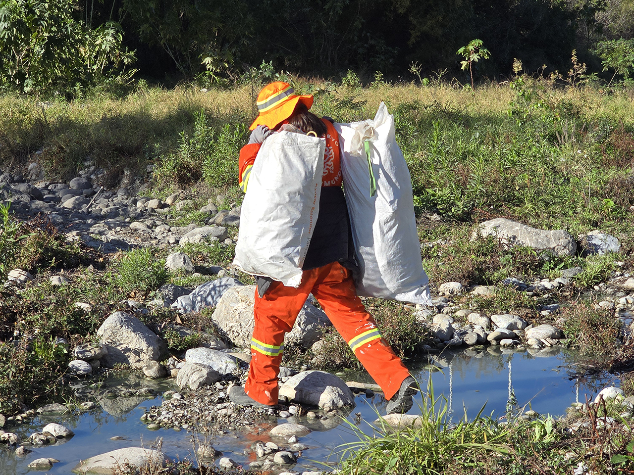 Acumula voluntariado de Participación Ciudadana 66 toneladas de residuos y 913 llantas sacadas del río