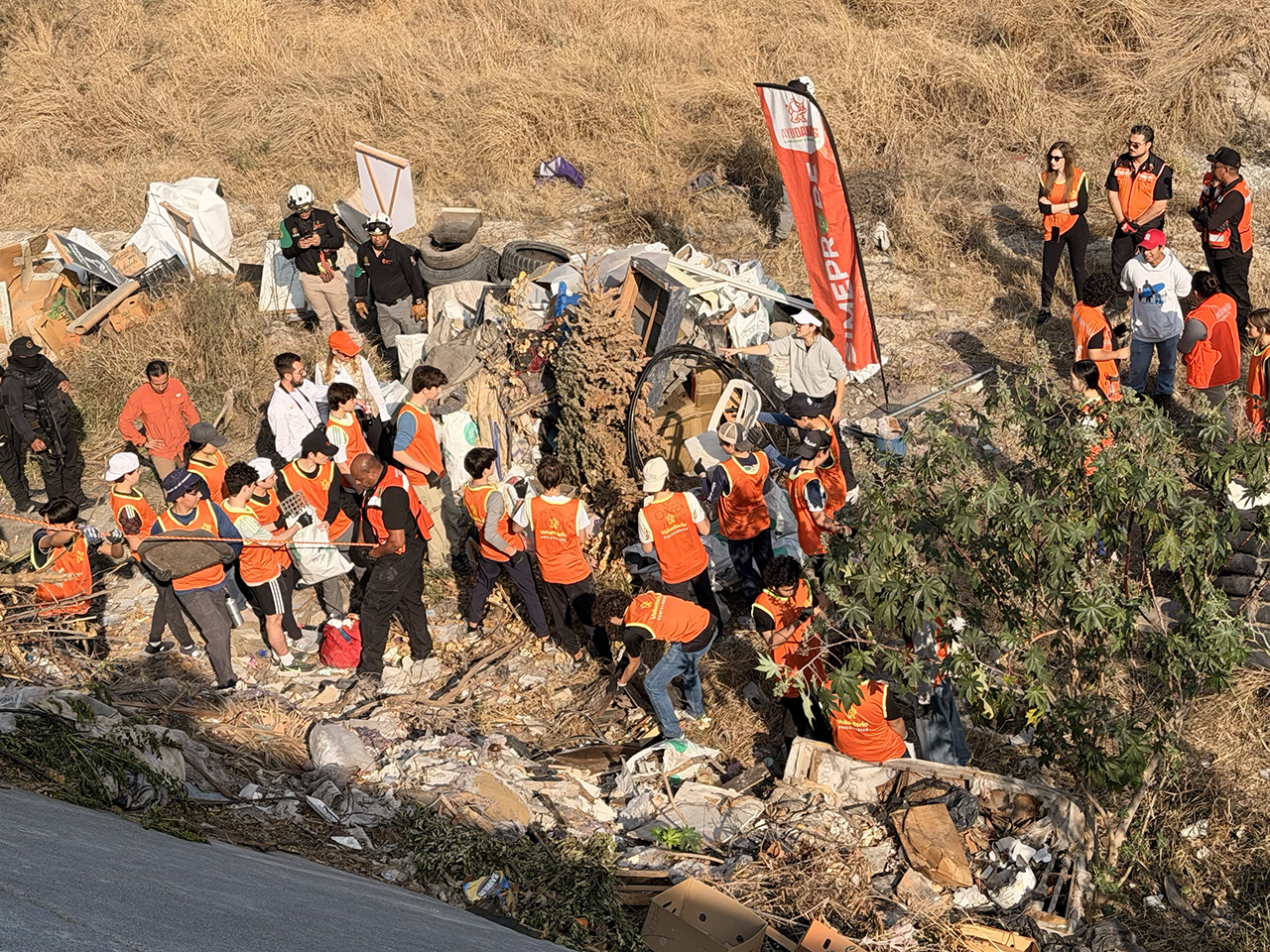 Suma voluntariado de Participación Ciudadana 70 toneladas retiradas del Río 