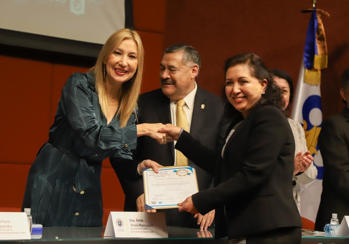 Secretaría de Salud entrega Distintivo Salud a la UANL
