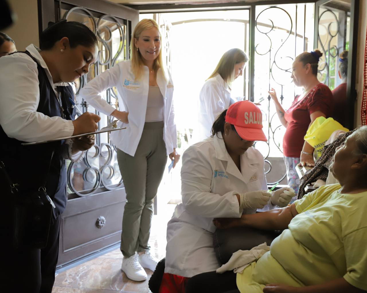 Llevan brigada contra el dengue a la Mixcoac en Apodaca