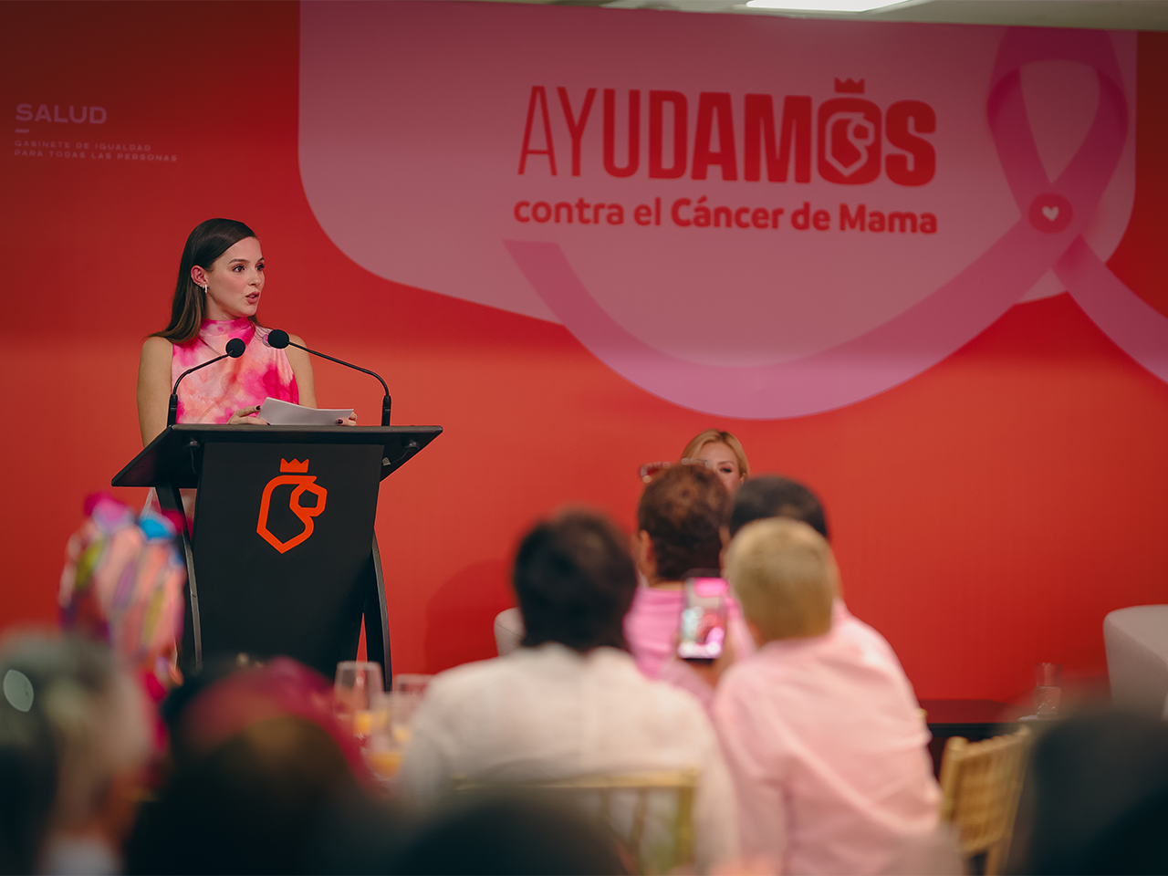 "Cuando atendemos el cáncer de una mujer, no atendemos solamente una enfermedad, estamos cuidando todo lo que ella ama".- Mariana Rodríguez