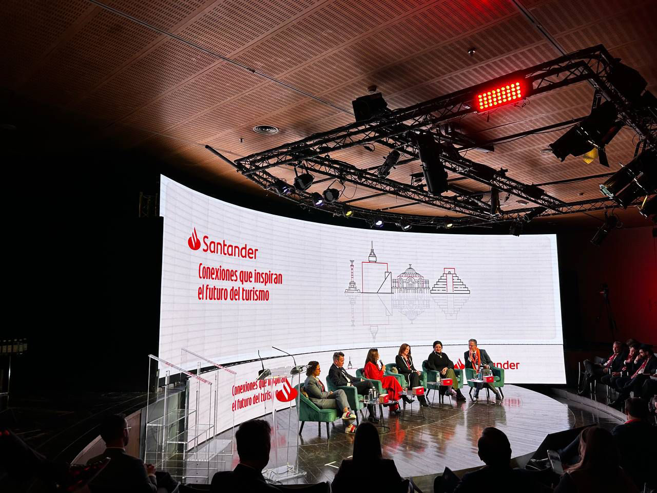 Nuevo León destaca su estrategia turística rumbo al Mundial 2026 en foro internacional organizado por Santander en Madrid