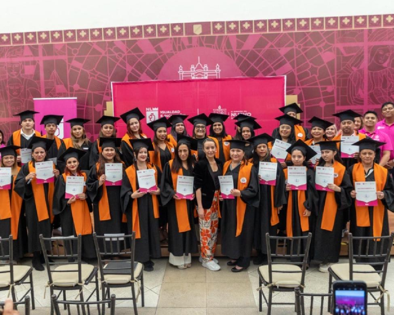 Certifican Mujeres Jefas de Familia su educación básica y media superior, a través de la Nueva Ruta