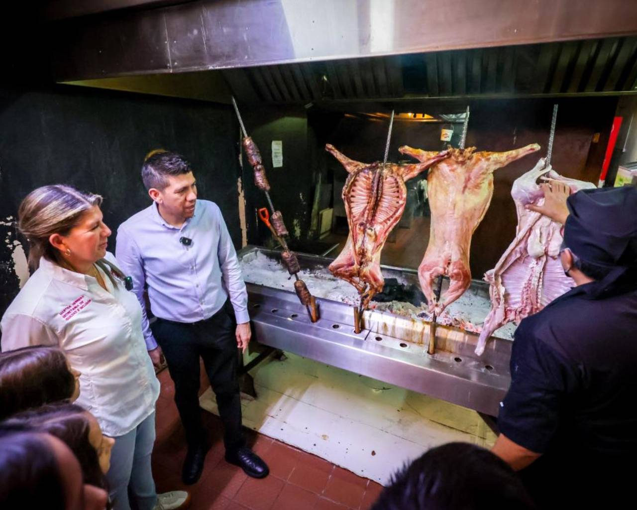 Aprenden a preparar cabrito en súper campamento de verano de centros comunitarios