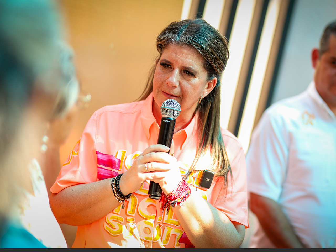 “Hoy lo garantiza aquí en Nuevo León con la entrega de casas y de viviendas. Cuente con nosotros para buscar terrenos, buscar suelo y junto con el Infonavit, con mi amigo Oropeza, hemos estado mes entregando casas, contentos de que en su plan sexenal va a llegar más de 60 mil casas a Nuevo León, estamos muy agradecidos”, expresó el Mandatario estatal.