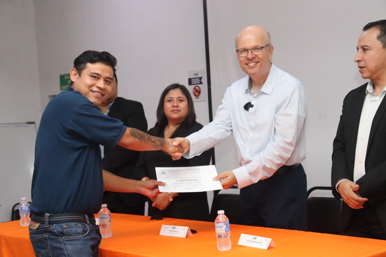 Celebra Secretaría del Trabajo Graduación de Operadores de 5ta. rueda