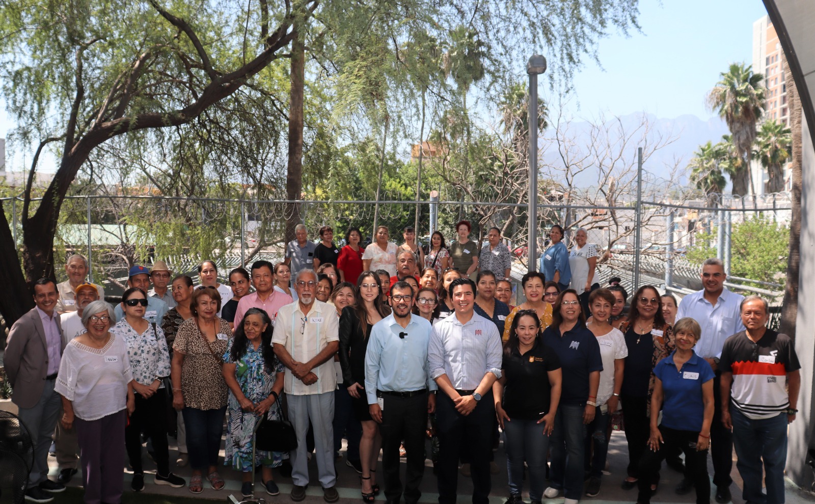 Facilitan a adultos mayores el aprendizaje de las nuevas tecnologías