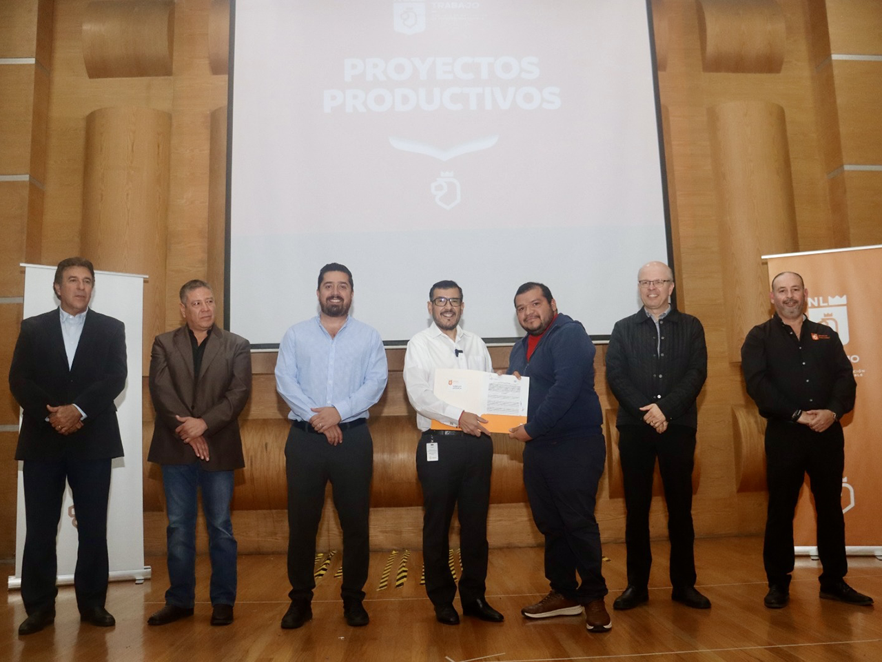 Entrega Secretaría del Trabajo Actas de Propiedad a beneficiarios de Proyectos Productivos