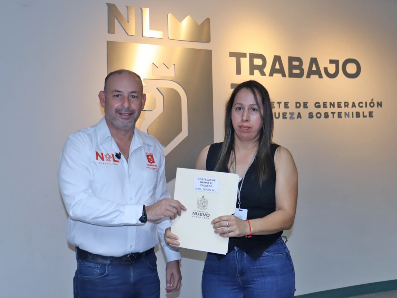 Entrega Secretaría del Trabajo Actas en Propiedad a beneficiarios del programa: “Fomento al Autoempleo” 