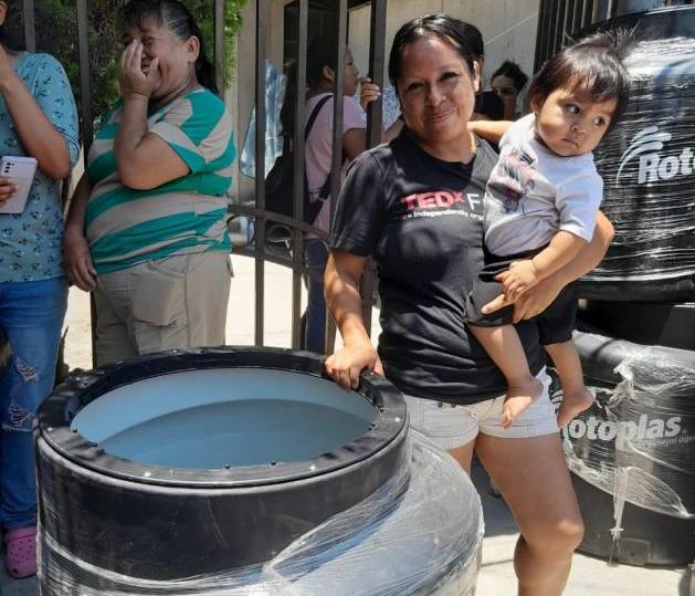 Entrega AyD apoyos en zona norponiente de la ciudad