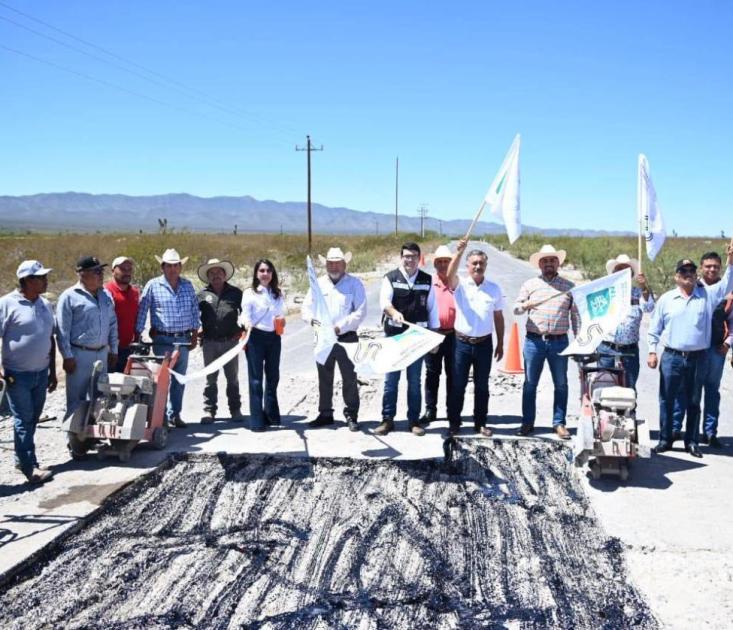 Bacheo en la Carretera 10 La Ascensión