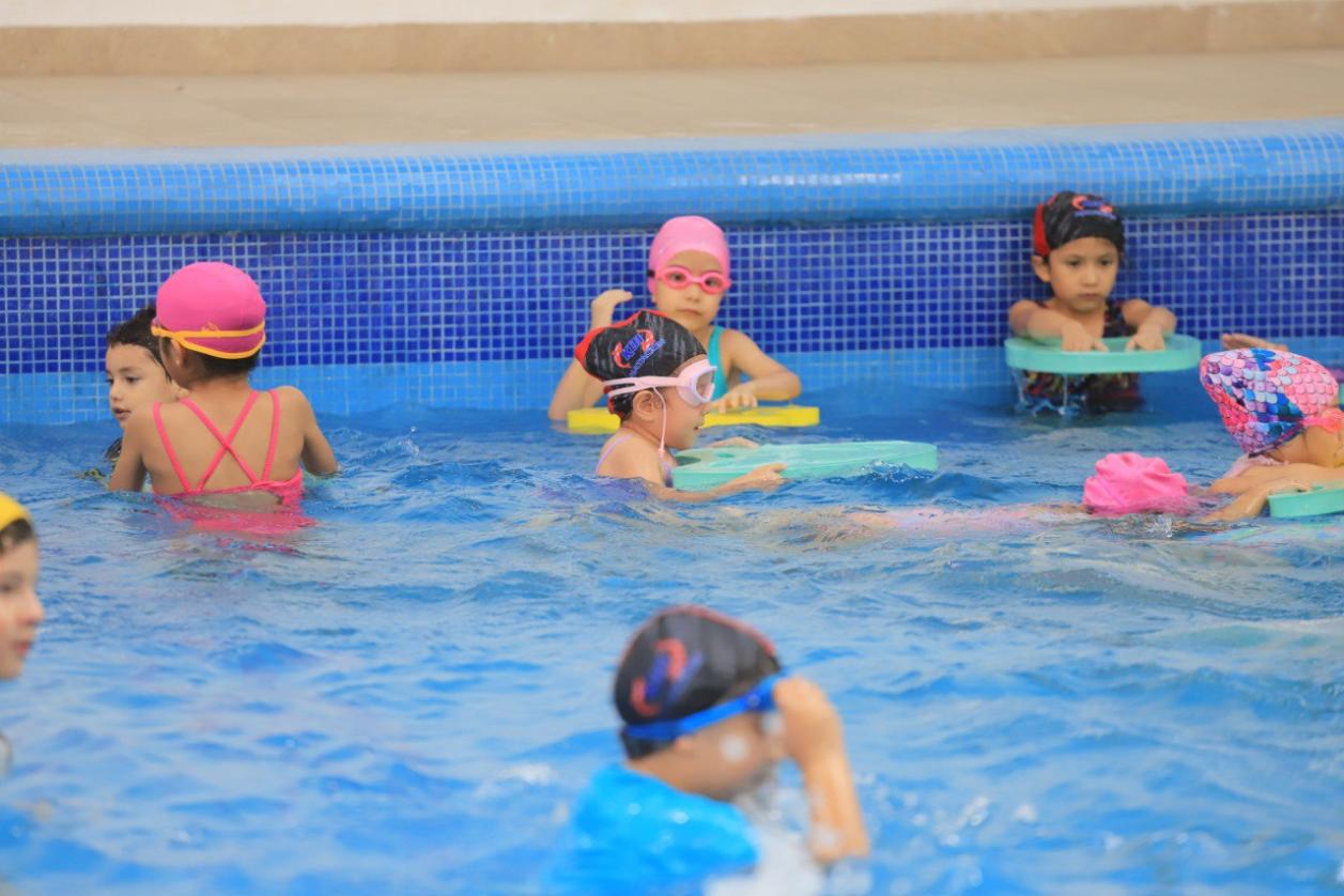 Reabre sus puertas al público, alberca de DIF Valle Verde