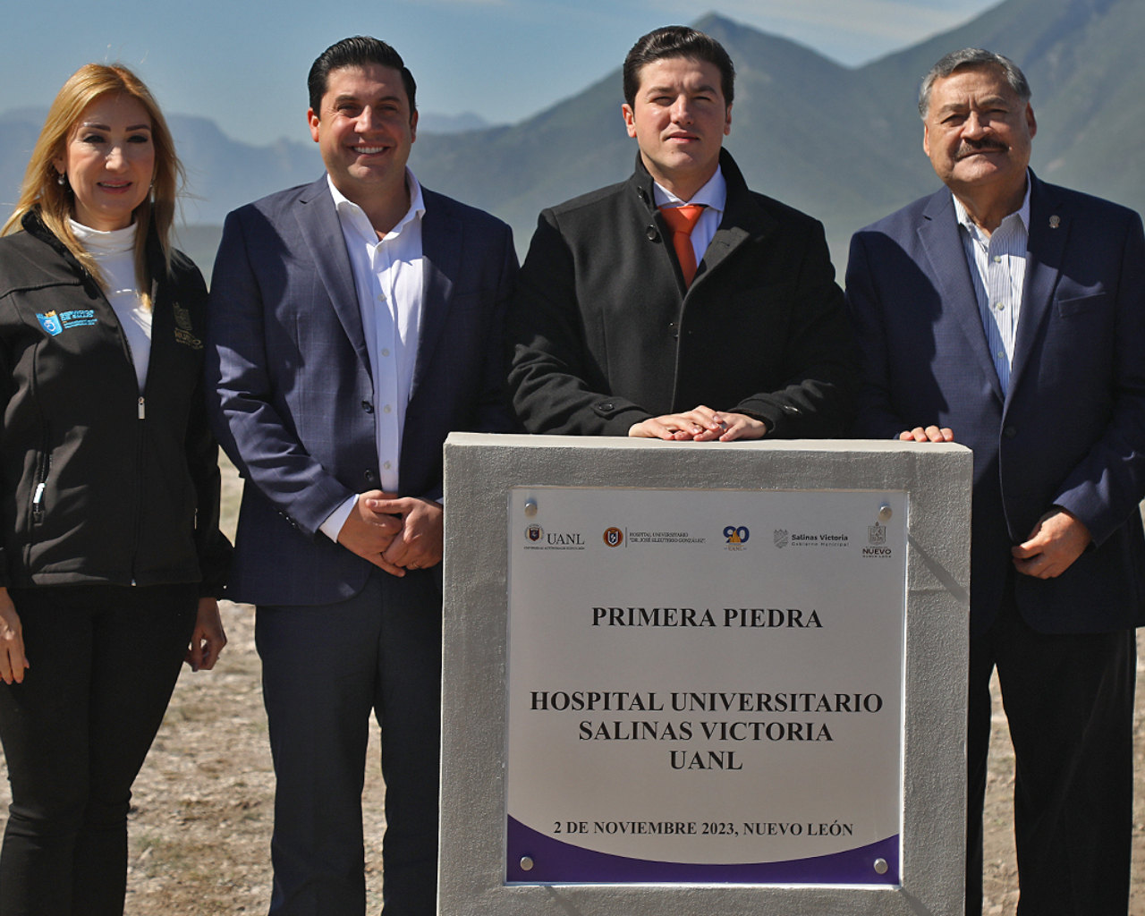 Pone Gobernador primera piedra de hospital universitario