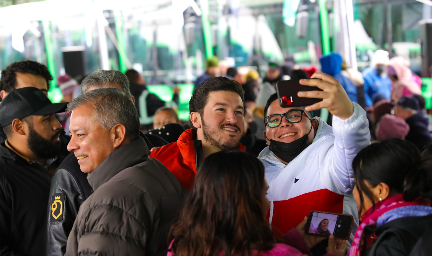 Lanza Samuel García programa de cobertura universal en el transporte público para grupos vulnerables