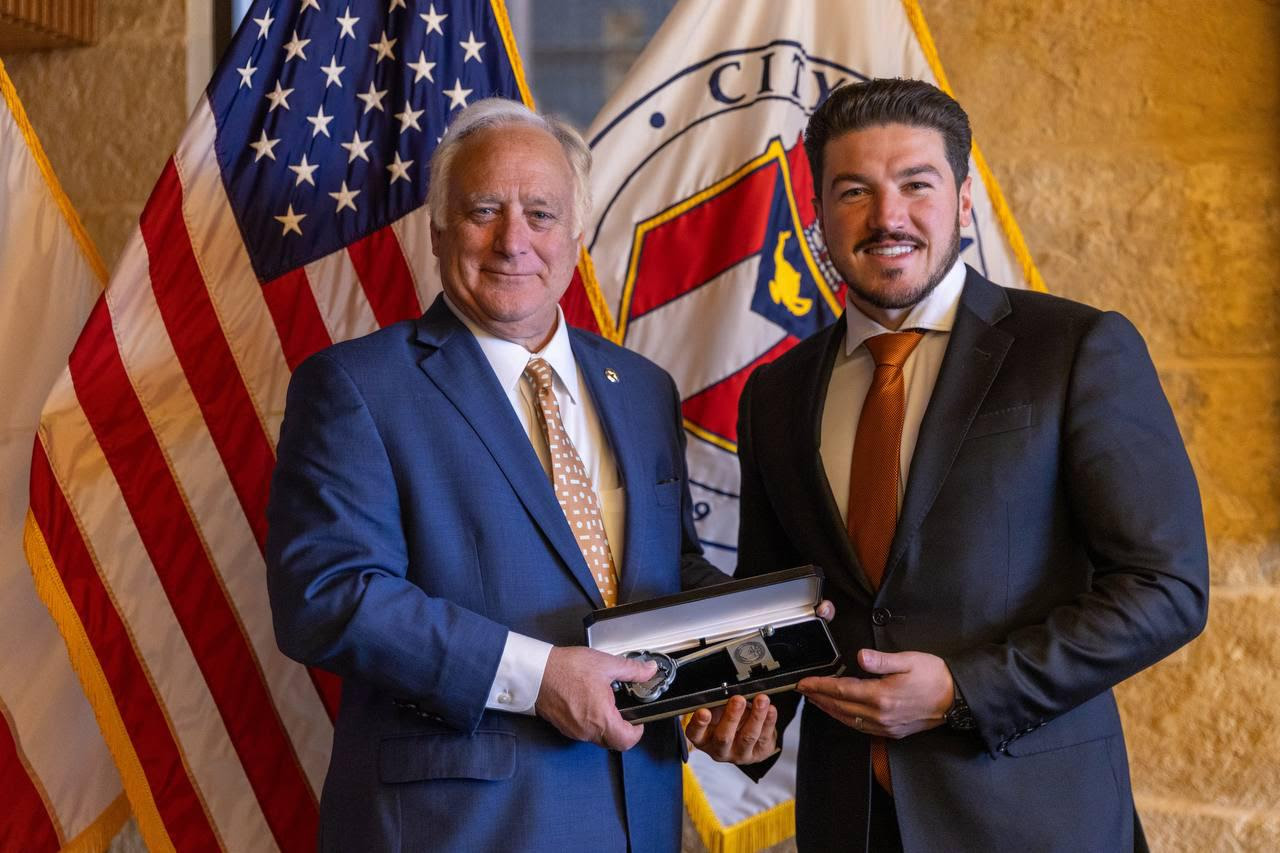 Se reúnen Gobernador y Alcalde de Austin