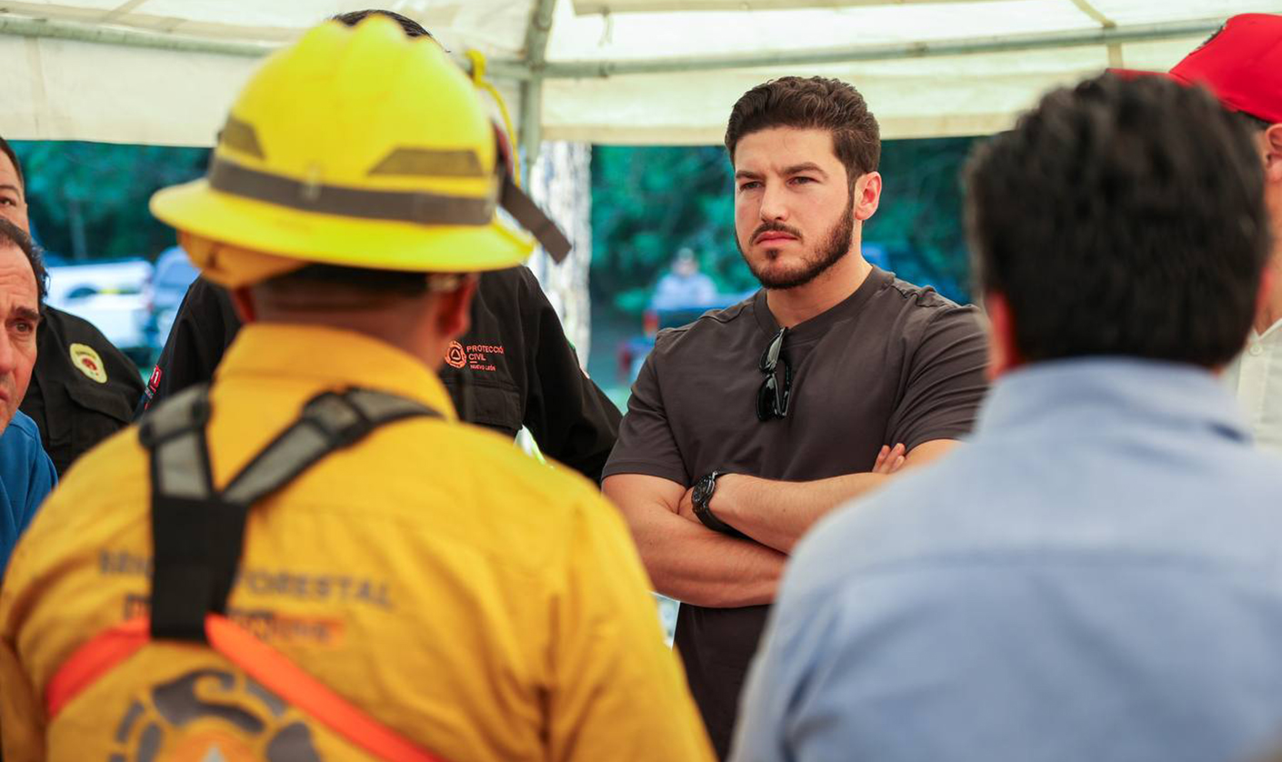 Supervisa Gobernador acciones de combate a incendio forestal en Santiago
